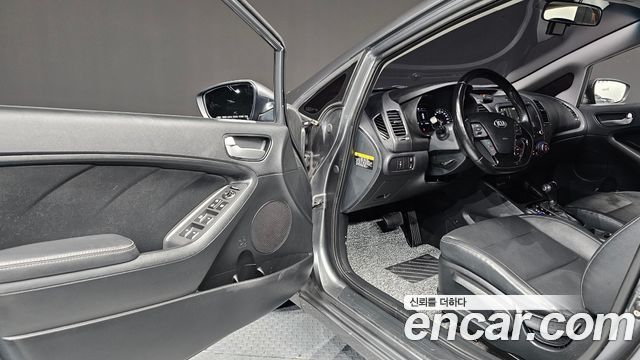 Kia K3 2016 — photo 13