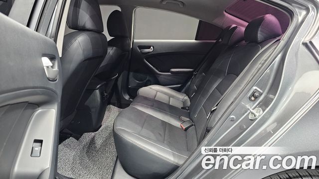 Kia K3 2016 — photo 17