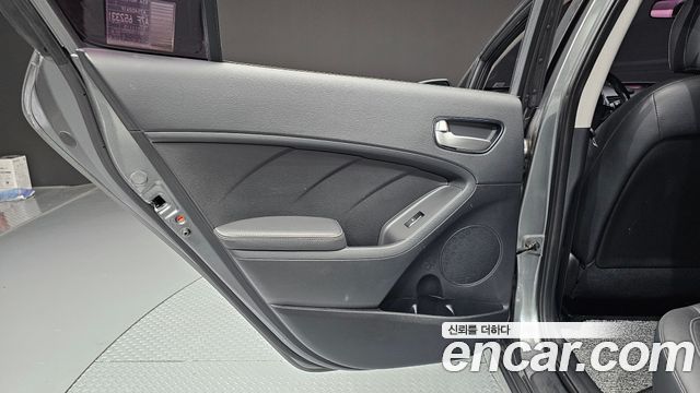 Kia K3 2016 — photo 15