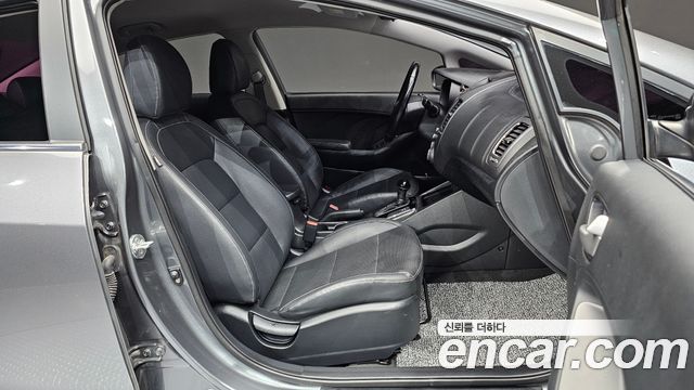 Kia K3 2016 — photo 16
