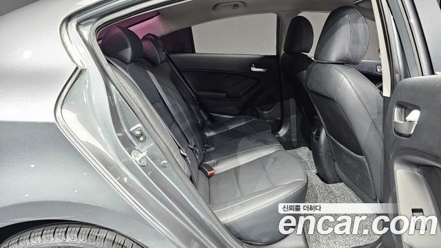 Kia K3 2016 — photo 27
