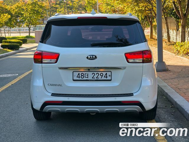 Kia Canival 2015 — photo 4