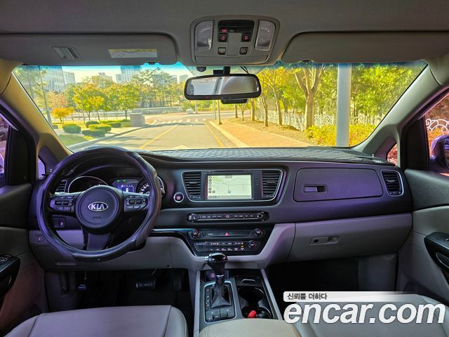 Kia Canival 2015 — photo 7