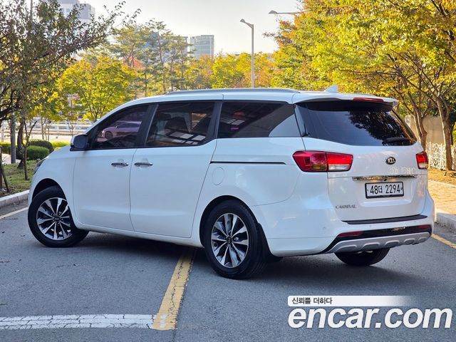 Kia Canival 2015 — photo 19