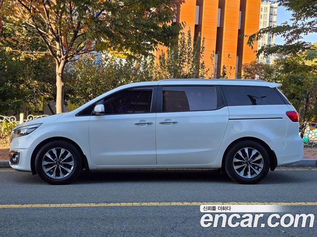 Kia Canival 2015 — photo 20