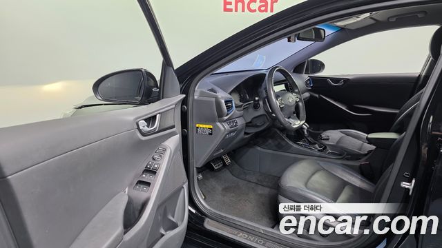 Hyundai Ioniq 2017 — photo 13