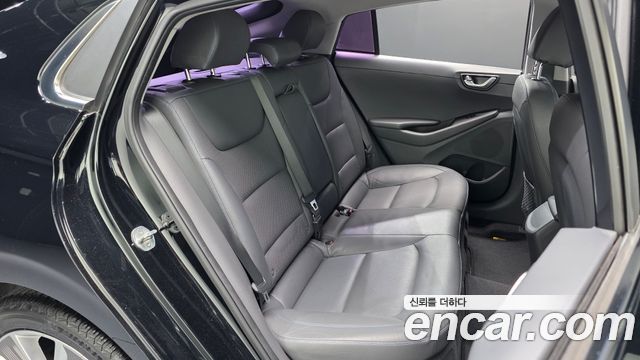 Hyundai Ioniq 2017 — photo 17