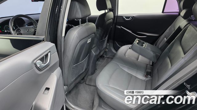 Hyundai Ioniq 2017 — photo 18