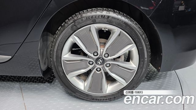 Hyundai Ioniq 2017 — photo 7