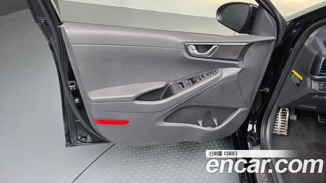 Hyundai Ioniq 2017 — photo 14