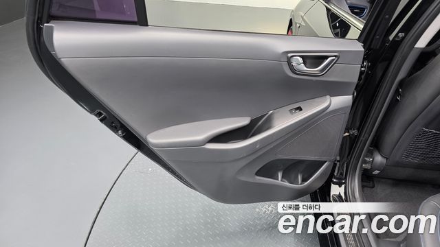 Hyundai Ioniq 2017 — photo 15