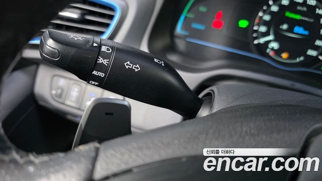 Hyundai Ioniq 2017 — photo 28