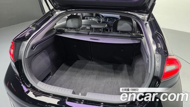 Hyundai Ioniq 2017 — photo 30