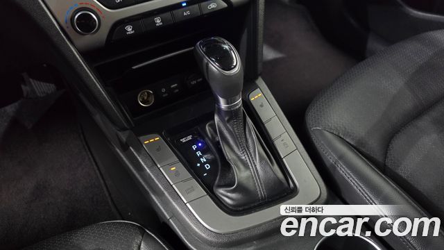 Hyundai AVANTE 2016 — photo 9