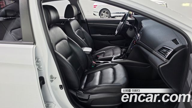 Hyundai AVANTE 2016 — photo 10