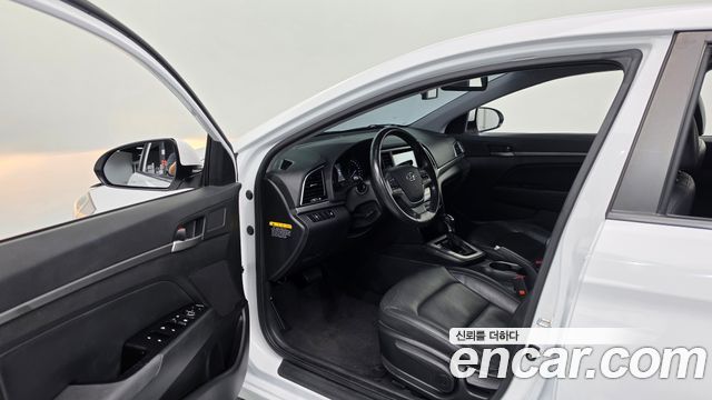 Hyundai AVANTE 2016 — photo 11