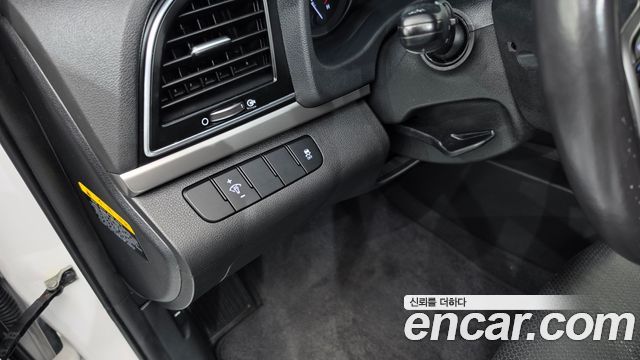 Hyundai AVANTE 2016 — photo 16