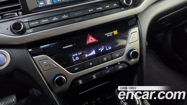 Hyundai AVANTE 2016 — photo 19