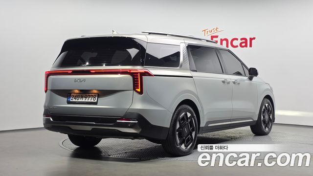 Kia Canival 2025 — photo 2
