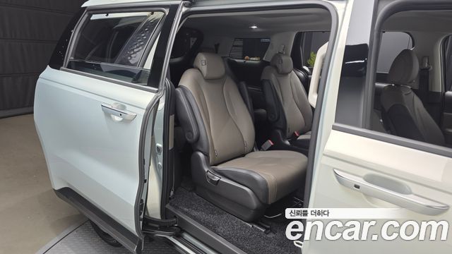 Kia Canival 2025 — photo 18