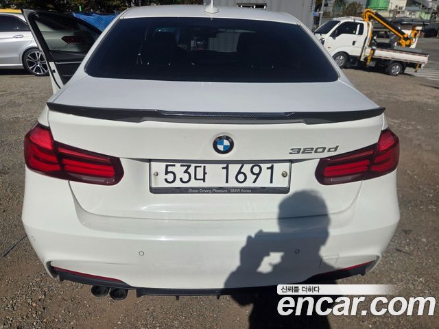 BMW 3-Series 2018 — photo 2