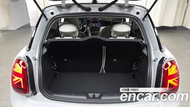 Mini Cooper 2022 — photo 26
