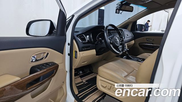Kia Canival 2017 — photo 13
