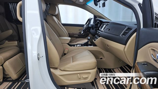 Kia Canival 2017 — photo 17