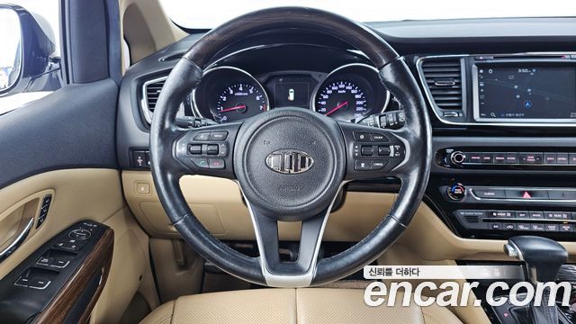 Kia Canival 2017 — photo 19