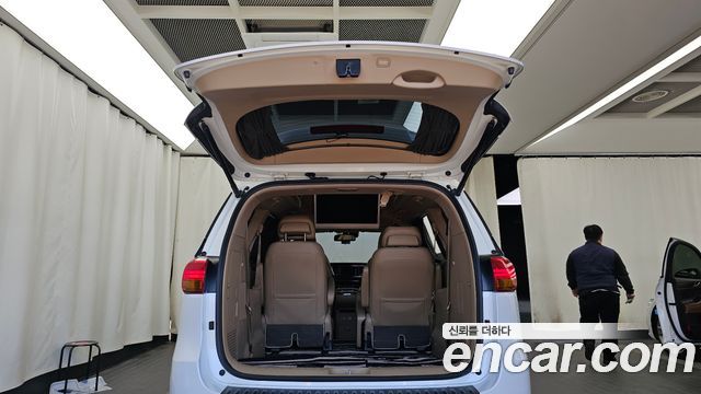 Kia Canival 2017 — photo 26