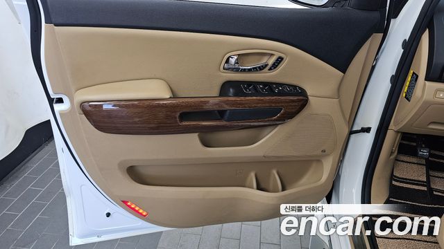 Kia Canival 2017 — photo 14
