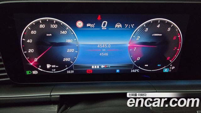 Mercedes-Benz GLE-Class 2026 — photo 8