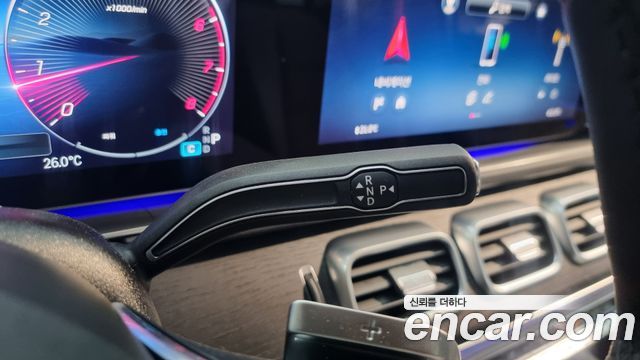 Mercedes-Benz GLE-Class 2026 — photo 9