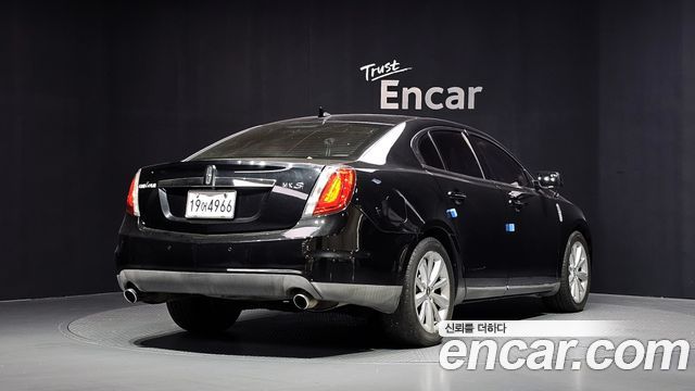 Lincoln MKS 2010 — photo 2