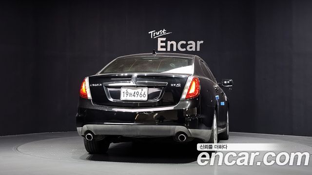 Lincoln MKS 2010 — photo 4