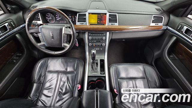 Lincoln MKS 2010 — photo 7