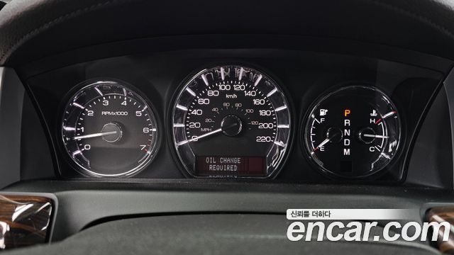 Lincoln MKS 2010 — photo 8