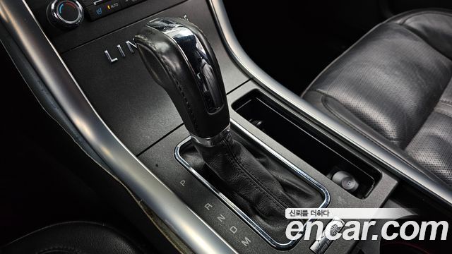 Lincoln MKS 2010 — photo 9