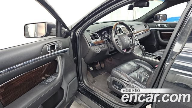 Lincoln MKS 2010 — photo 10