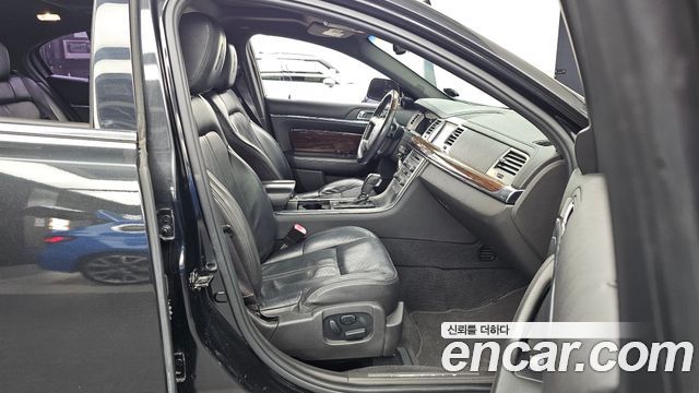 Lincoln MKS 2010 — photo 11