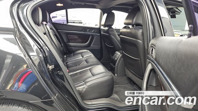 Lincoln MKS 2010 — photo 12