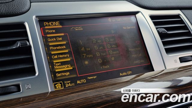 Lincoln MKS 2010 — photo 16