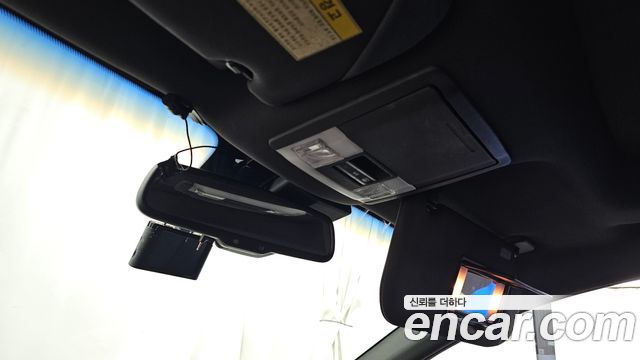 Lincoln MKS 2010 — photo 17