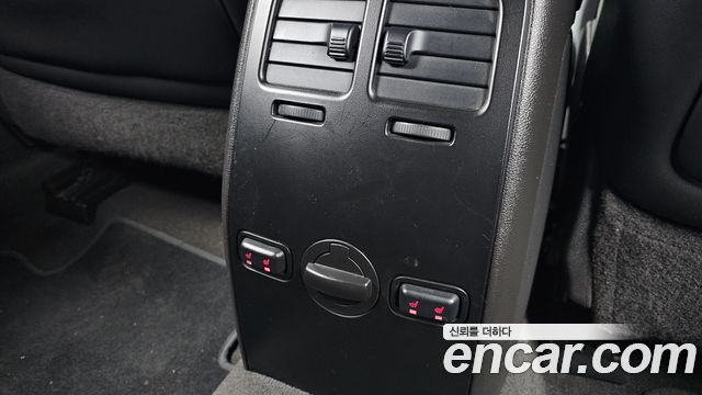 Lincoln MKS 2010 — photo 19
