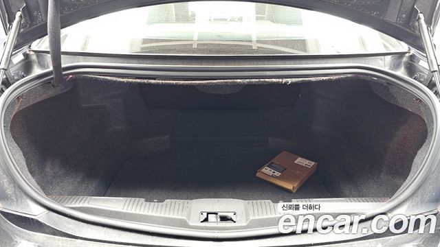 Lincoln MKS 2010 — photo 20