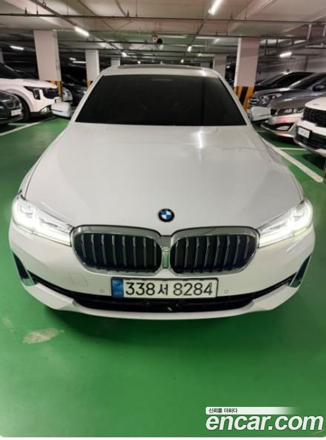 BMW 5-Series 2022 — photo 1