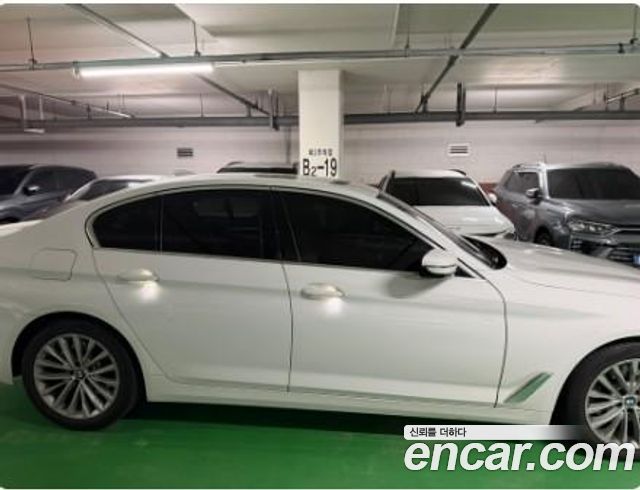 BMW 5-Series 2022 — photo 4