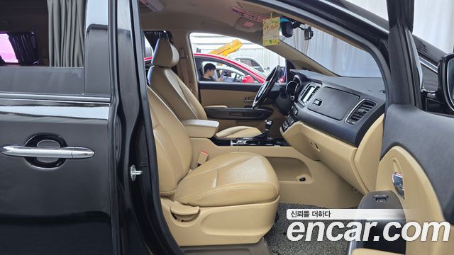 Kia Canival 2017 — photo 11