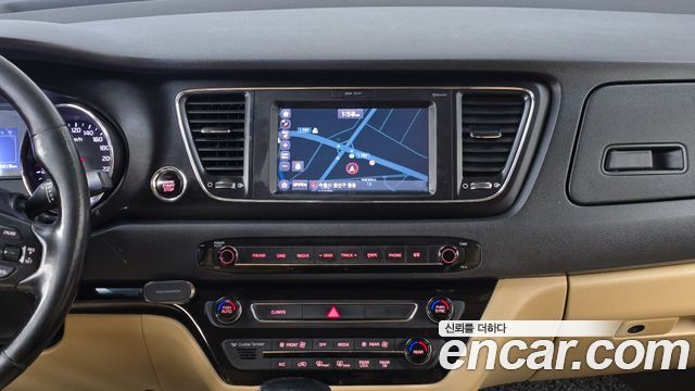 Kia Canival 2017 — photo 14