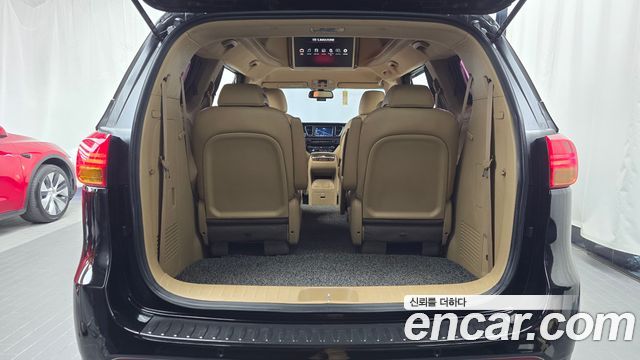 Kia Canival 2017 — photo 20